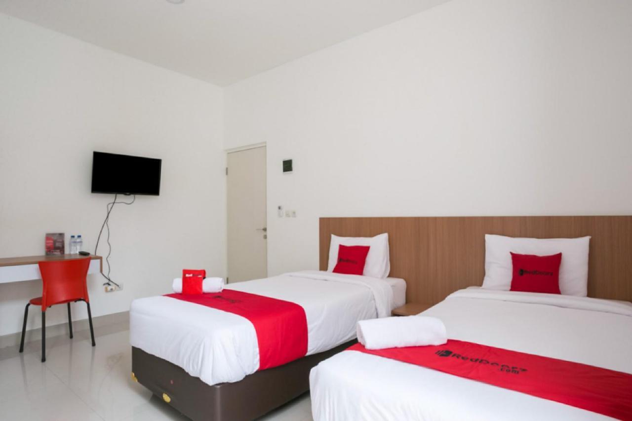 Reddoorz Syariah Near Lapangan Pancasila Simpang Lima Hostel Semarang Exterior photo