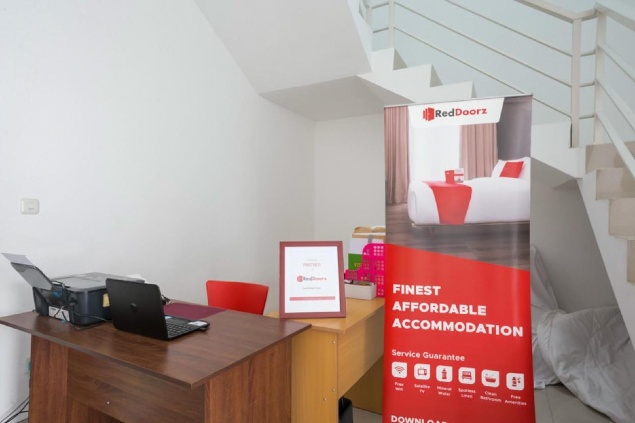 Reddoorz Syariah Near Lapangan Pancasila Simpang Lima Hostel Semarang Exterior photo